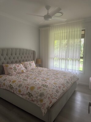 Iron/ironing board, WiFi, bed sheets