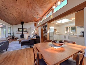 Interior - Two bedroom  in Canada, Tofino (Tofino)