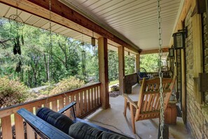 Terrace/patio - Charming 3BR/3BA Athens Home. Sunroom + Patio, Steps to UGA, 3 Mi from Sanford (Athens)