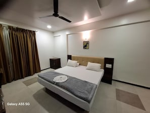 Kahden hengen deluxe-huone, vuoristonäköala | Työpöytä, kannettavalle tietokoneelle sopiva työtila, ilmainen Wi-Fi