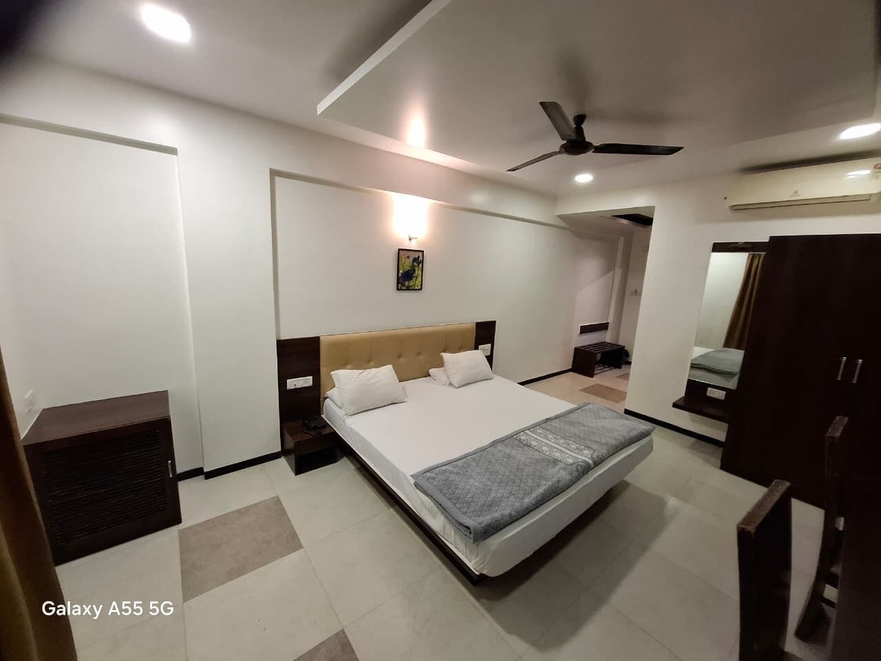 Desk, laptop workspace, free WiFi