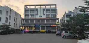 Exterior - Hotel Pride Executive (Satara)