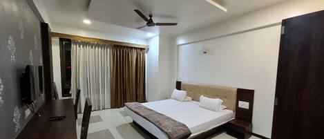 行政双人房 | 办公桌、笔记本电脑工作区、免费 WiFi