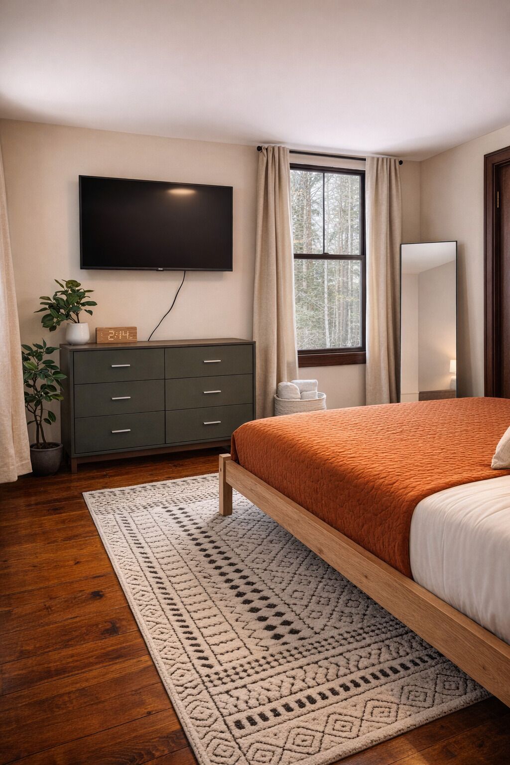 2 bedrooms, iron/ironing board, travel crib, free WiFi