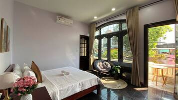 Quarto casal luxo, sacada, vista para a cidade | Wi-Fi de cortesia