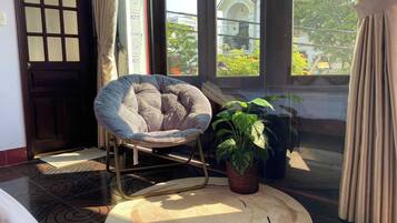 Quarto casal luxo, sacada, vista para a cidade | Wi-Fi de cortesia