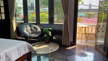 Quarto casal luxo, sacada, vista para a cidade | Wi-Fi de cortesia