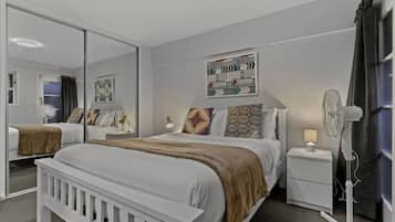 Desk, iron/ironing board, WiFi, bed sheets