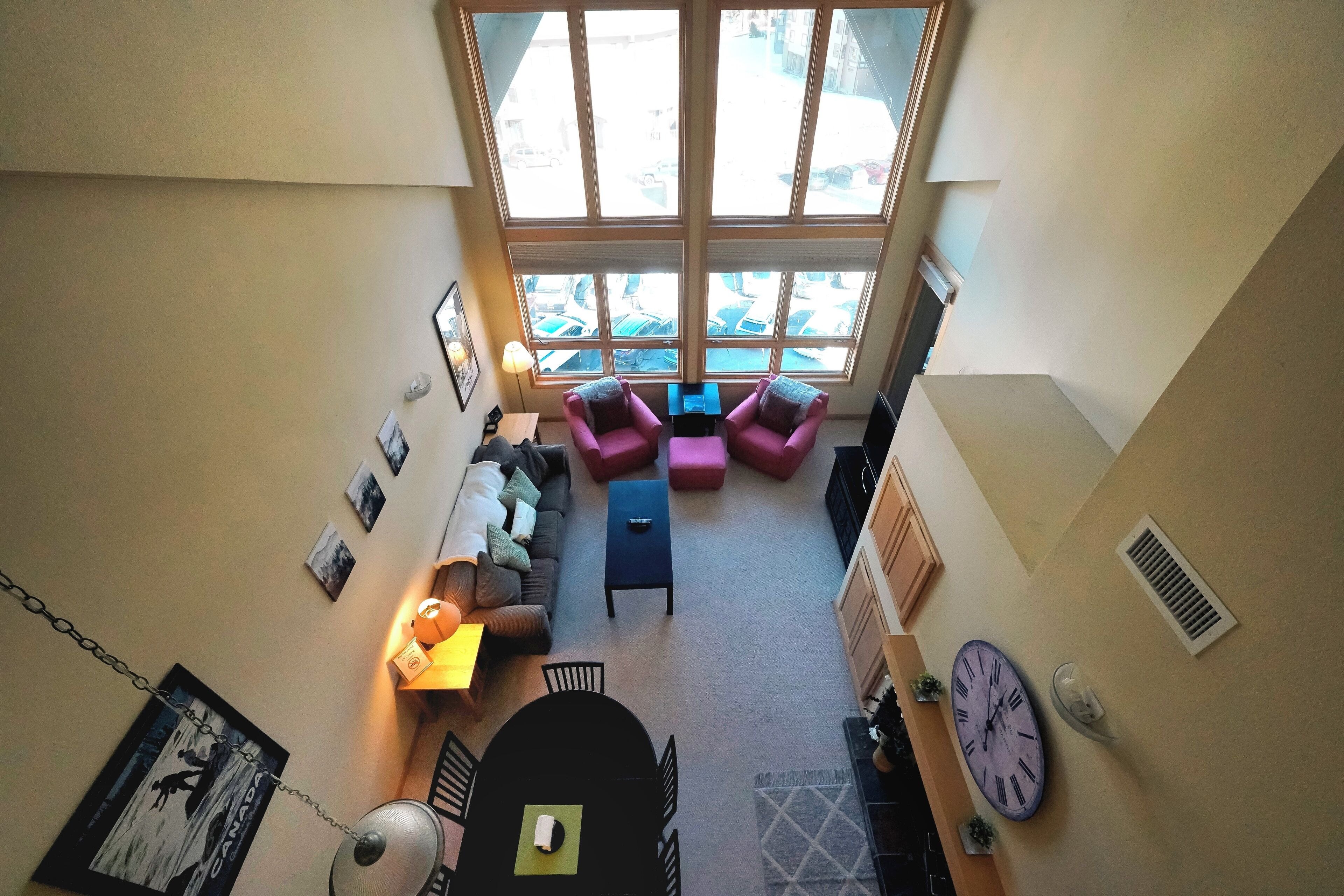 Televisión y chimenea 