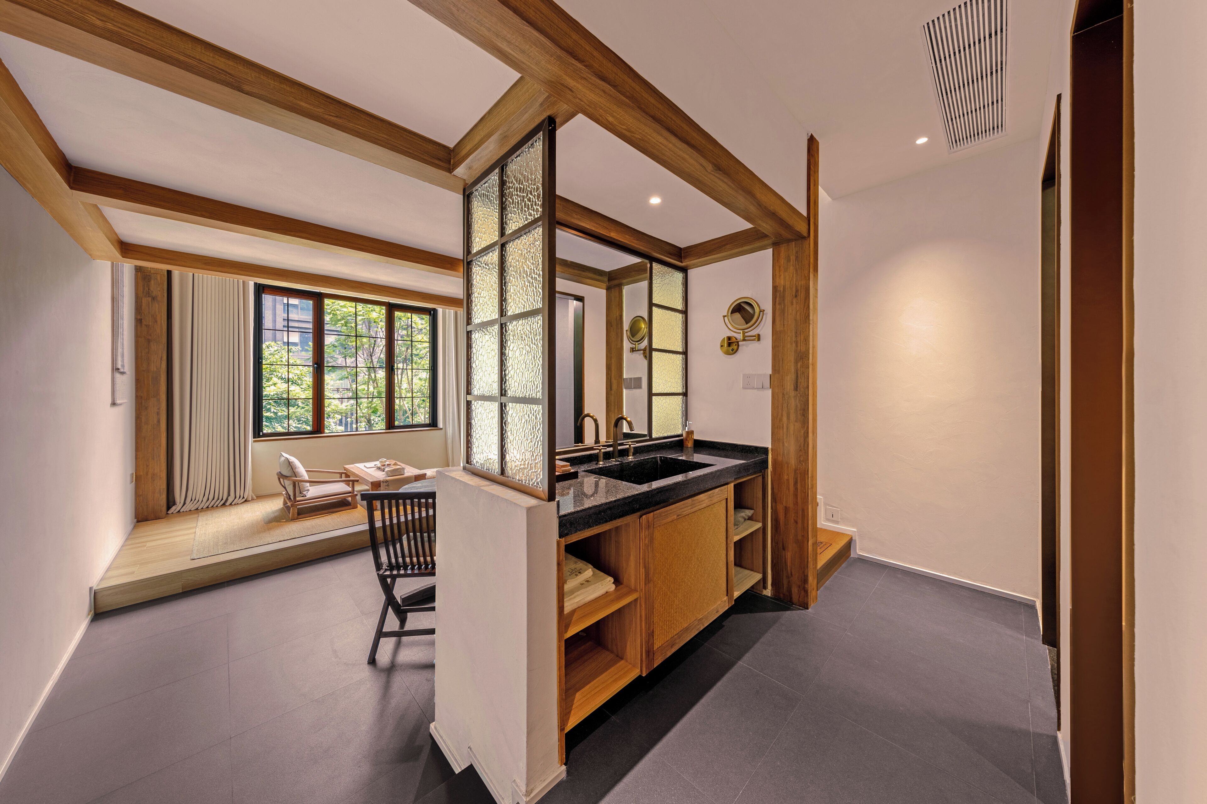 Signature Suite, City View | Individually decorated, individually furnished, blackout drapes