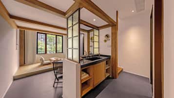 Signature Suite, City View | Individually decorated, individually furnished, blackout curtains