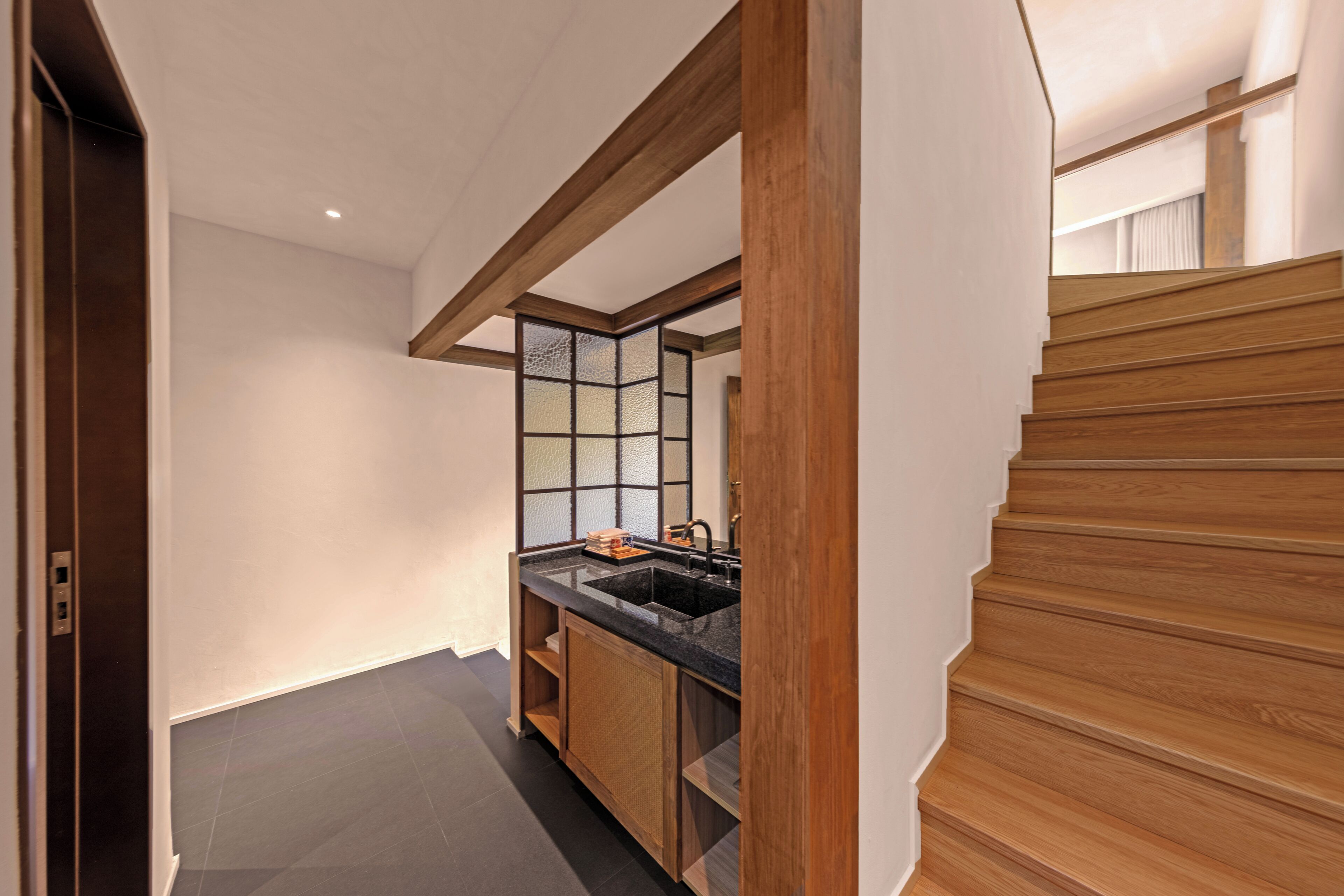 Signature Suite, City View | Bathroom | Free toiletries, hair dryer, bathrobes, slippers