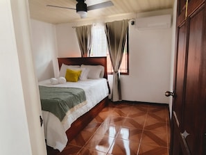 3 bedrooms, in-room safe, desk, travel crib
