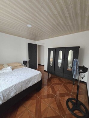 3 bedrooms, in-room safe, desk, travel cot - Chirripó Views : High Speed Wi-Fi : Terrace Apartment with 24/7 Security (San Isidro de El General)