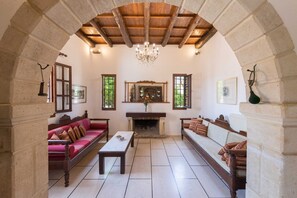 TV - Villa Nephele, 3 BDR, Forest Views, Private Pool, Furnished Terrace, Crete (Rethymno)