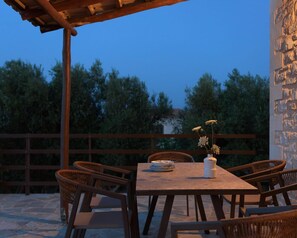 Outdoor dining - Villa Thysa, 3 BDR, Forest Views, Private Pool, Furnished Terrace, Crete (Rethymno)