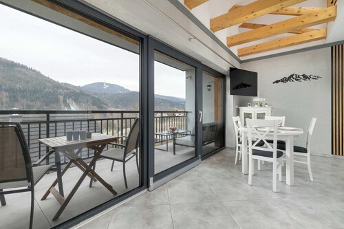 Sunny Suite | Parkplatz, Sauna & Whirlpool | Blick auf Skrzyczne