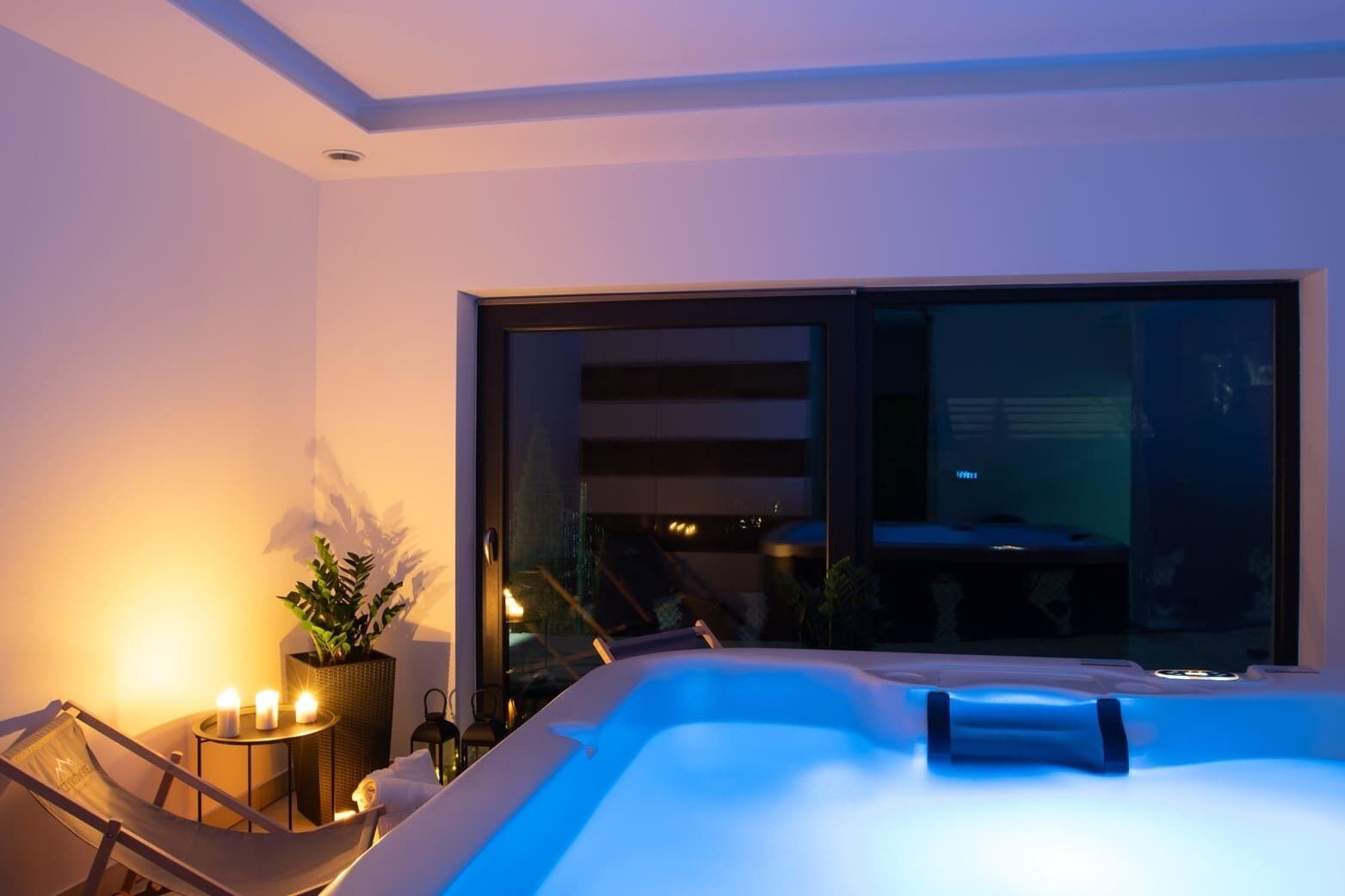 Outdoor spa tub