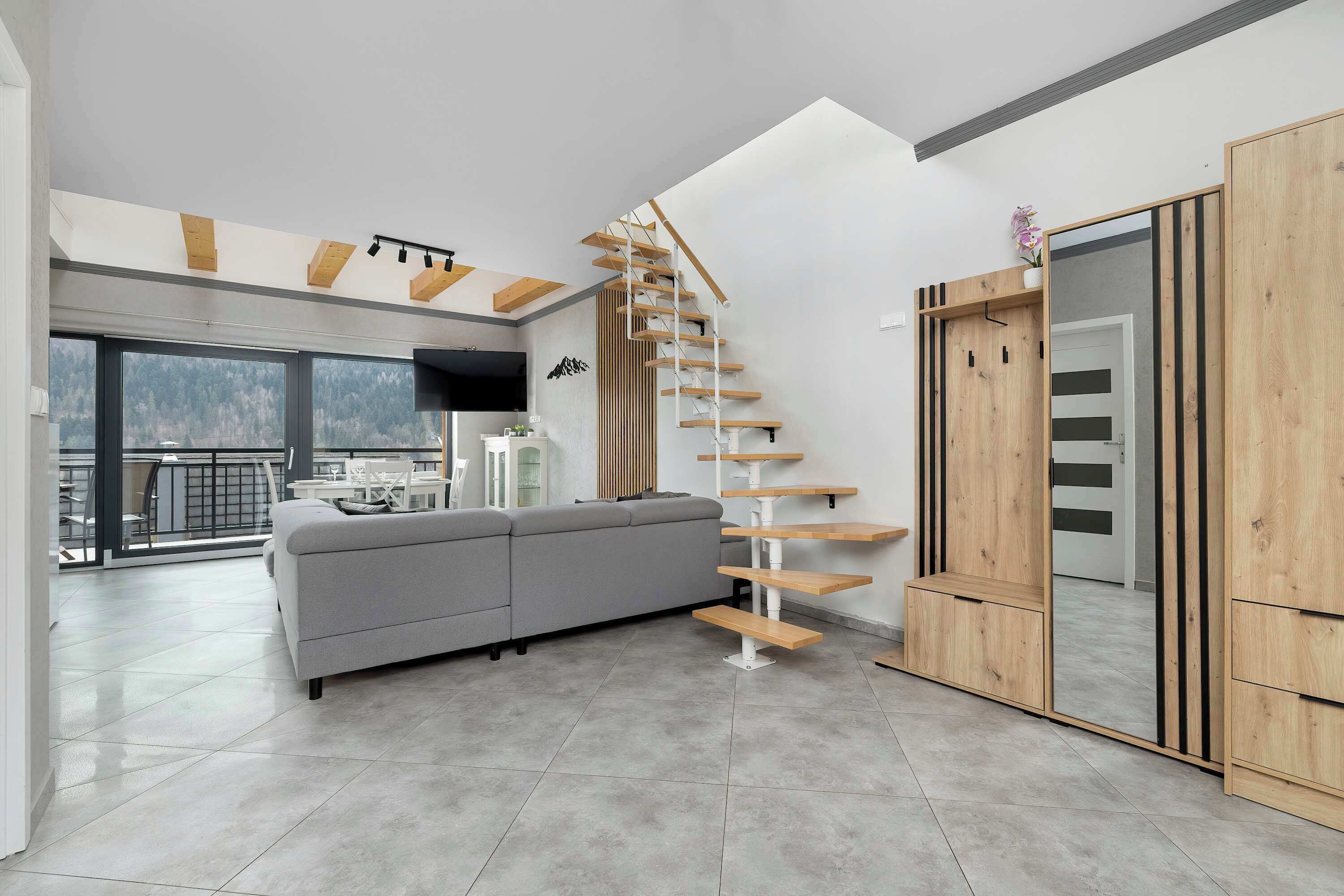 المنشأة من الداخل