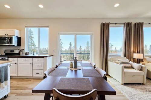 Mountain View Retreat in Homer - Entire House. Bright, Clean, Renovated Home.