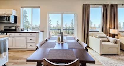 Mountain View Retreat in Homer - Entire House. Bright, Clean, Renovated Home.