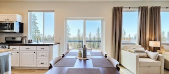 Mountain View Retreat in Homer - Entire House. Bright, Clean, Renovated Home.