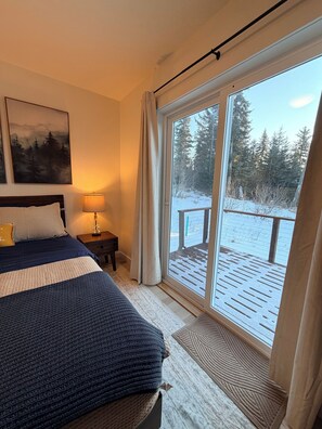 デスク、WiFi (無料)、ベッドシーツ