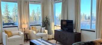 Mountain View Retreat in Homer - Entire House. Bright, Clean, Renovated Home.