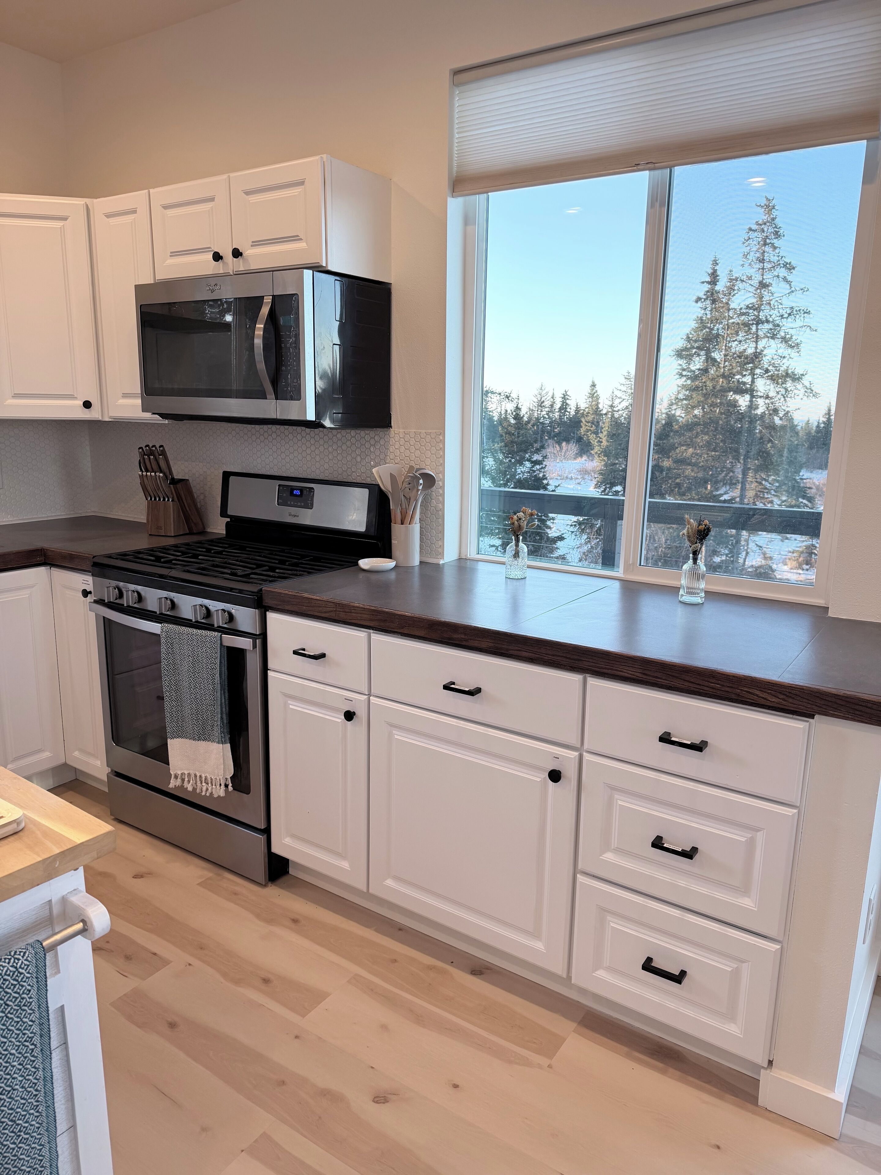 雪櫃、微波爐、焗爐、爐具