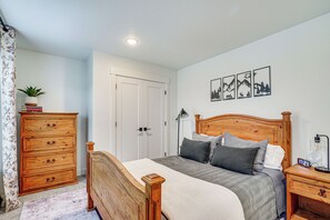 4 bedrooms, iron/ironing board, Internet, bed sheets - 7 Mi to Big Cottonwood Canyon: Family Ski Base (Midvale)