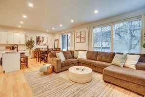 TV, books - 7 Mi to Big Cottonwood Canyon: Family Ski Base (Midvale)