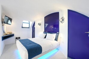 2 chambres, coffres-forts dans les chambres, fer et planche à repasser