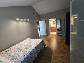 Strykejern/-brett, wi-fi og sengetøy