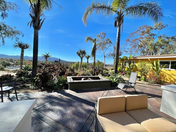 Terrace/patio - Mountain View Entire House 4 Rooms 3 Baths (Thousand Oaks)