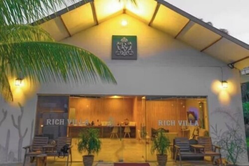 Rich Villa 