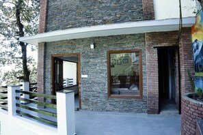 Interior entrance - HOTEL WILD SPRING - a boutique hotel (Mussoorie)