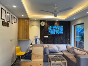 Lobby sitting area - HOTEL WILD SPRING - a boutique hotel (Mussoorie)