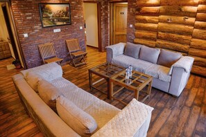 Lobby sitting area - HOTEL WILD SPRING - a boutique hotel (Mussoorie)