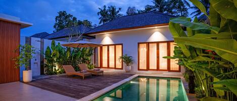 Meja kerja, Wi-Fi gratis, dan seprai linen