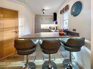 Dishwasher, high chair - Beautiful modern apartment in Banchory. (Banchory)
