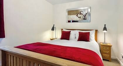 Beautiful modern first floor apartment in Banchory.