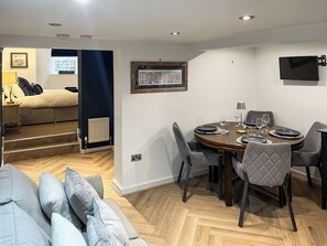 Dining - 1 bedroom accommodation in Ilkley (Ilkley)