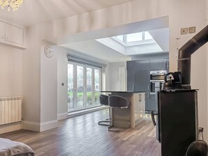 Dishwasher, high chair