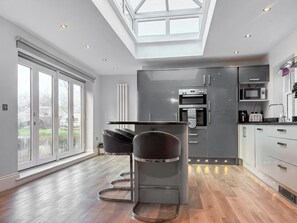 Dishwasher, high chair