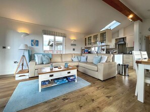 Open plan living space | 19 Salcombe Retreat, Salcombe - 3 bedroom accommodation in Salcombe (Salcombe)
