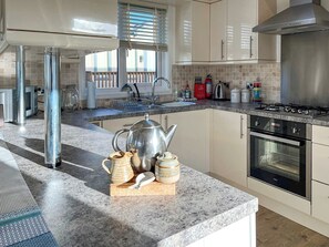 Dishwasher - 3 bedroom accommodation in Salcombe (Salcombe)