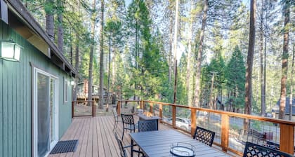 3 Mi to Calaveras Big Trees: Group-Ready Mtn Cabin