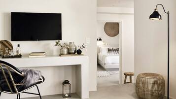 2 bedrooms, in-room safe, iron/ironing board, free WiFi