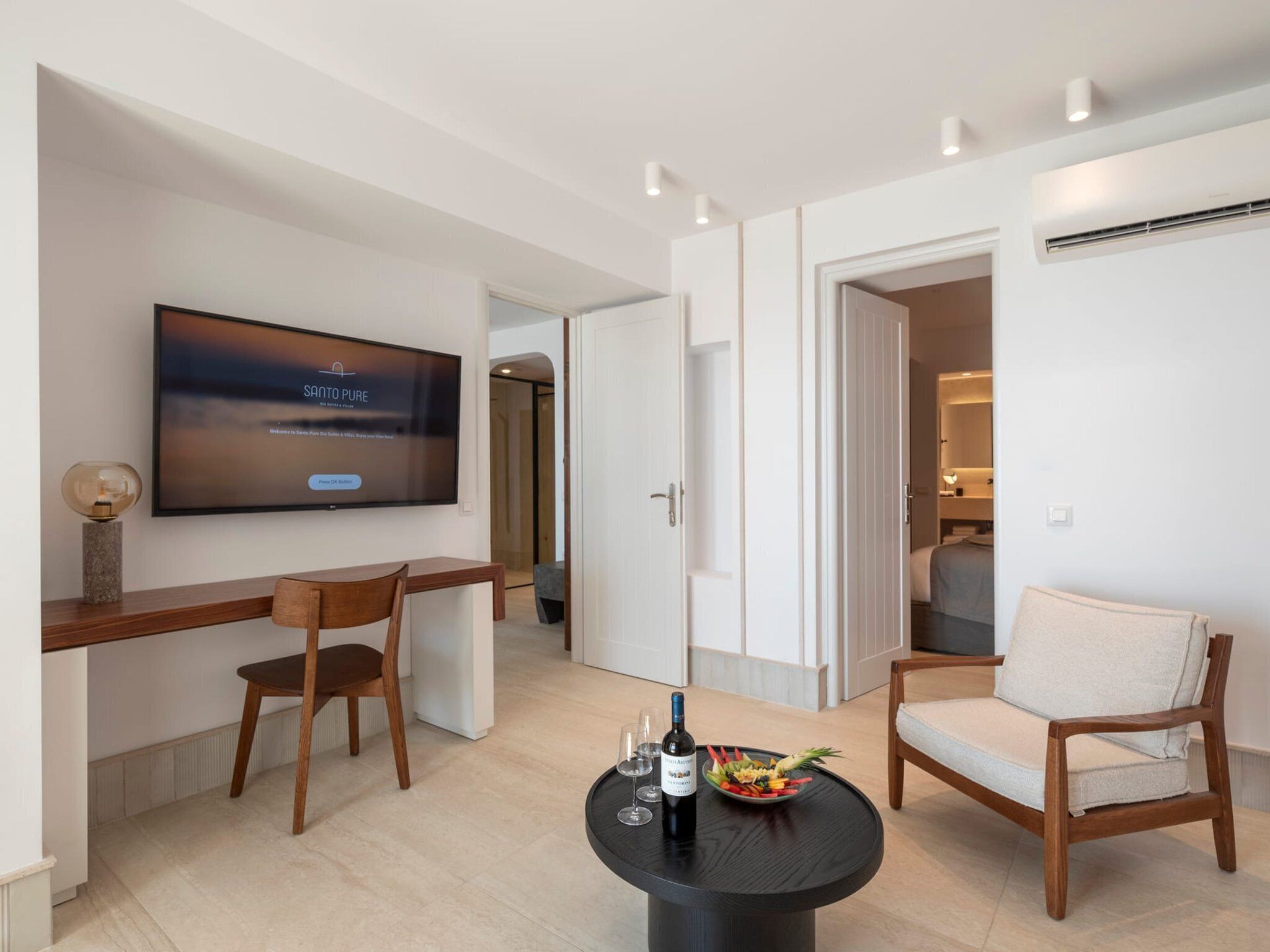 2 bedrooms, in-room safe, iron/ironing board, free WiFi