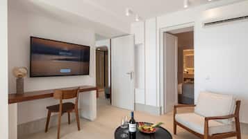 2 bedrooms, in-room safe, iron/ironing board, free WiFi